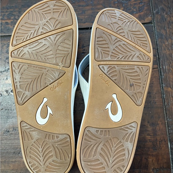 OluKai flip flops like new! Purchased in Hawaii!  ￼ - Picture 3 of 4